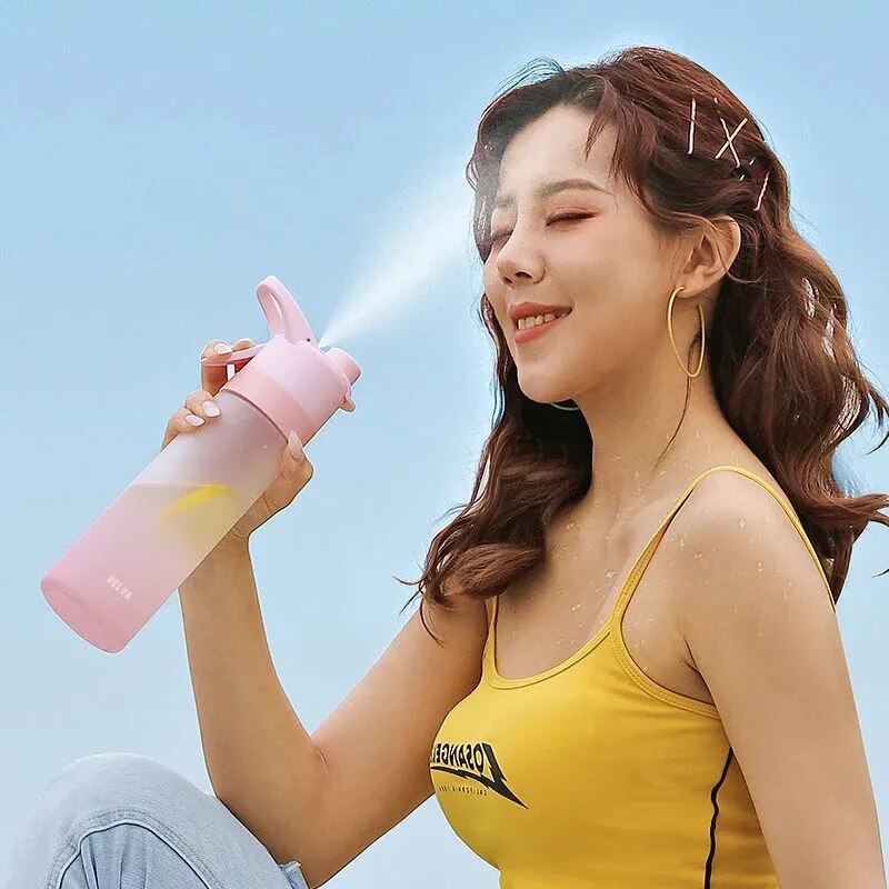 700ml Spray Water Bottle: Girls' Fitness Companion